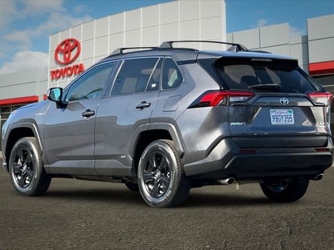 Certified 2020 Toyota RAV4 XLE w/ Convenience Package AWD/4WD image 5