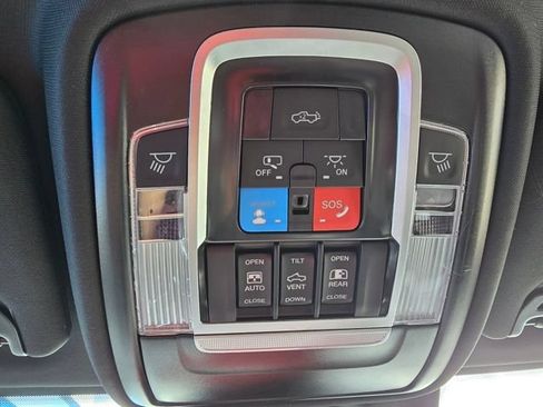 Used 2025 RAM 2500 Laramie AWD/4WD image 17