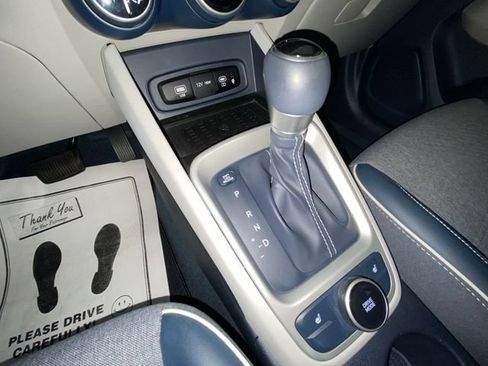 Used 2023 Hyundai Venue Limited FWD image 20