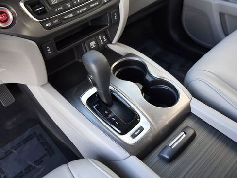 Used 2018 Honda Pilot EX-L image 12