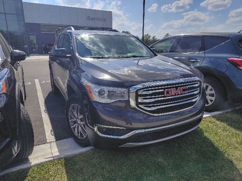 Used 2017 GMC Acadia SLE FWD image 1