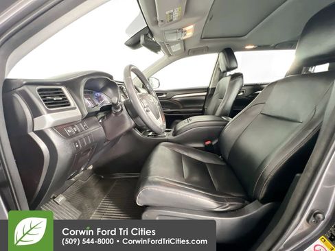 Used 2018 Toyota Highlander XLE AWD/4WD image 10