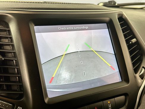 Used 2022 Jeep Cherokee Latitude Lux w/ Sun & Sound Group image 13