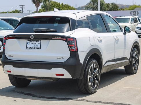 Used 2025 Nissan Kicks SV AWD/4WD image 9
