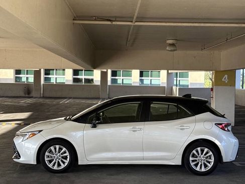 Used 2023 Toyota Corolla SE w/ SE Premium Package FWD image 9