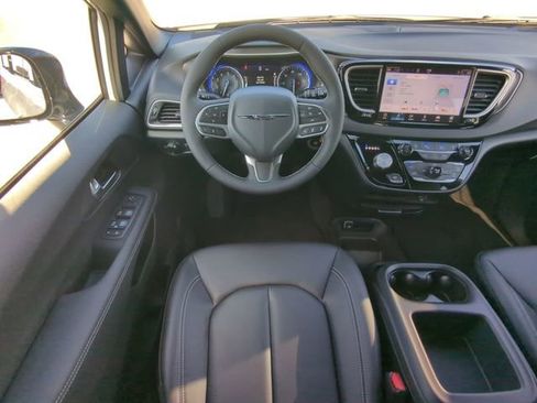 New 2026 Chrysler Voyager LX FWD image 19