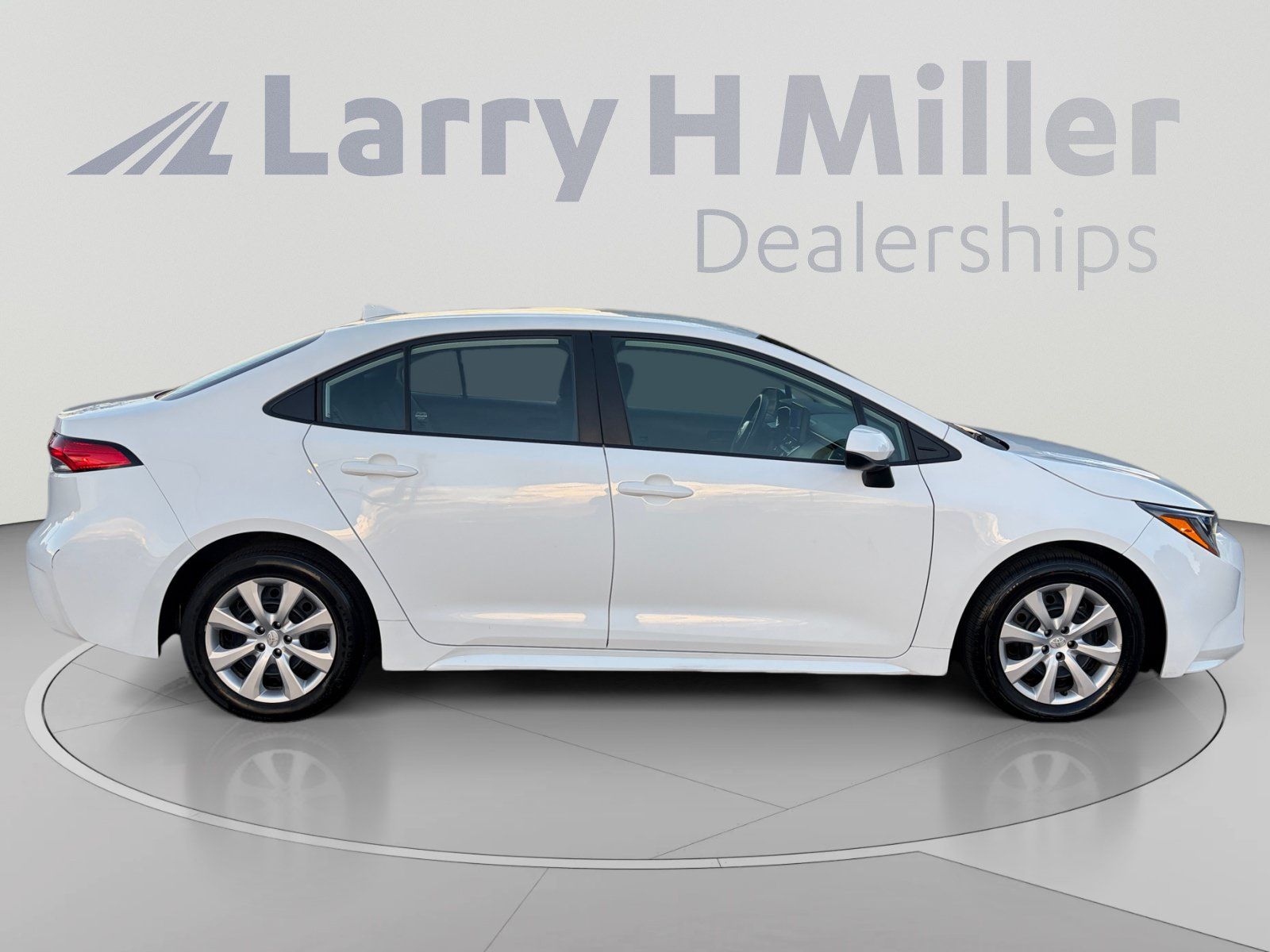 Used 2024 Toyota Corolla LE FWD image 6