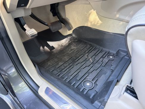 Used 2019 Jeep Grand Cherokee Overland AWD/4WD image 16