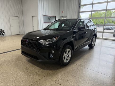 Used 2021 Toyota RAV4 XLE w/ Convenience Package AWD/4WD image 2