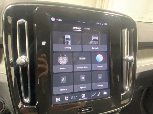 Certified 2024 Volvo XC40 B5 Core AWD/4WD image 23