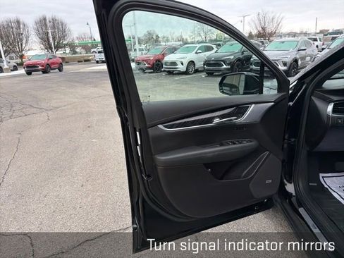 Used 2025 Cadillac XT6 Premium Luxury image 28