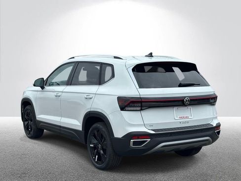 New 2026 Volkswagen Taos SE FWD image 3