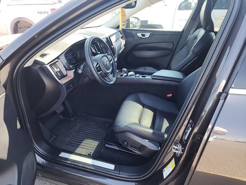 Used 2023 Volvo XC60 B5 Plus w/ Climate Package AWD/4WD image 4