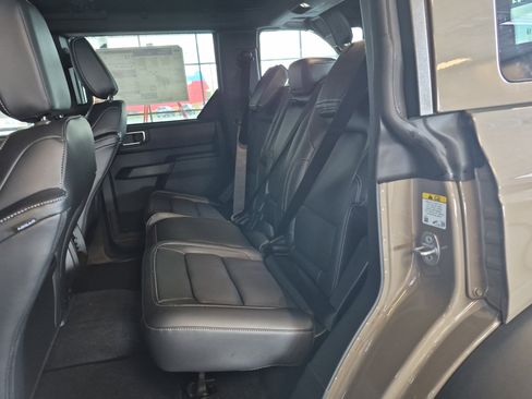 New 2025 Ford Bronco Outer Banks w/ Sasquatch Package image 13