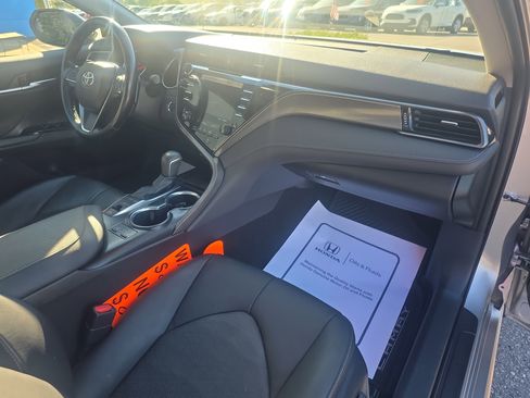Used 2019 Toyota Camry XSE FWD image 12