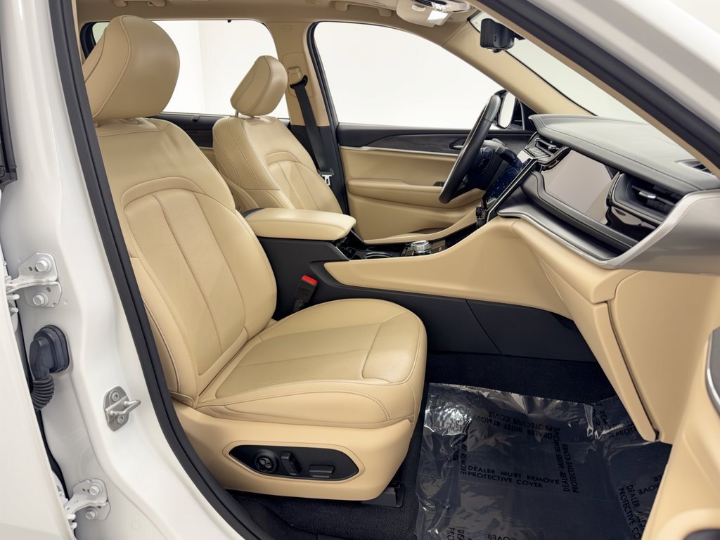 Used 2022 Jeep Grand Cherokee L Limited w/ Luxury Tech Group II RWD image 29
