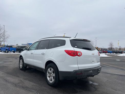 Used 2010 Chevrolet Traverse LT image 6