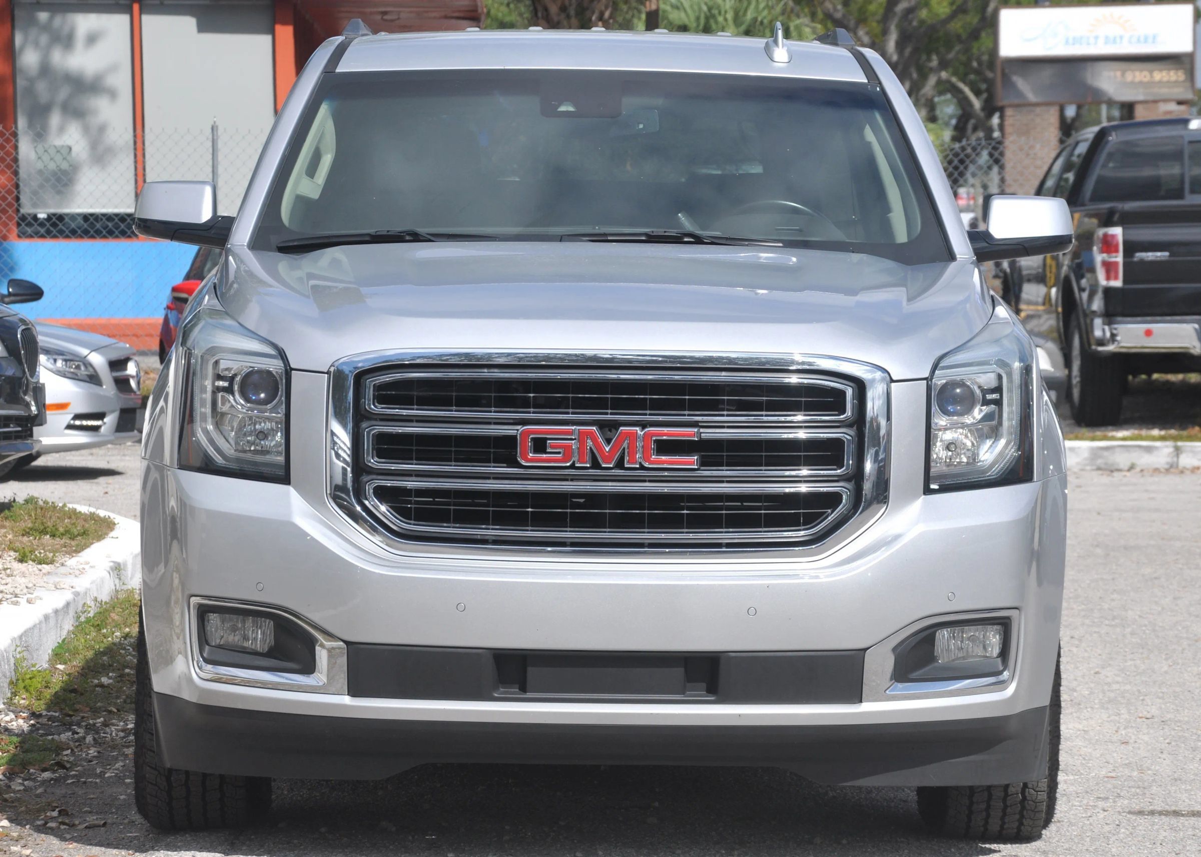 Used 2017 GMC Yukon SLT RWD image 12