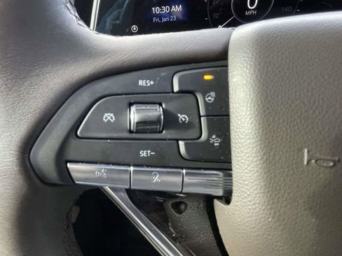 Used 2023 Cadillac Escalade Premium Luxury image 22