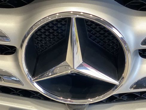 Used 2018 Mercedes-Benz GLC 300 4MATIC image 10