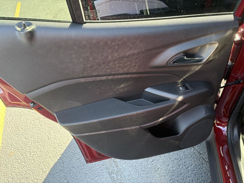 Used 2025 Chevrolet Trax LT image 12