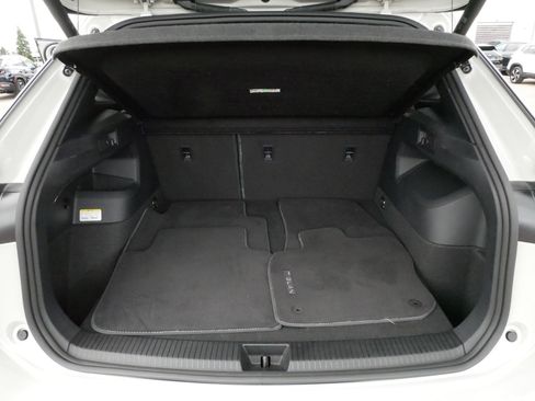 Certified 2025 Volkswagen Tiguan SEL R-Line AWD/4WD image 18