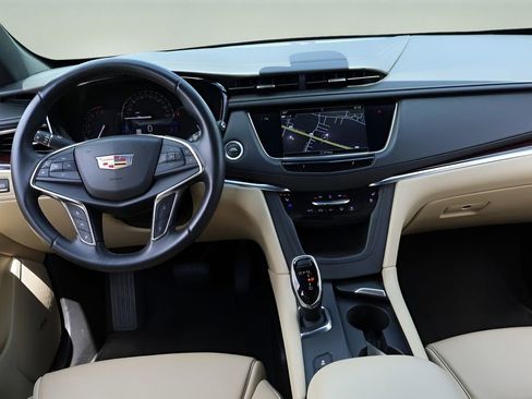 Used 2018 Cadillac XT5 Premium Luxury FWD image 13