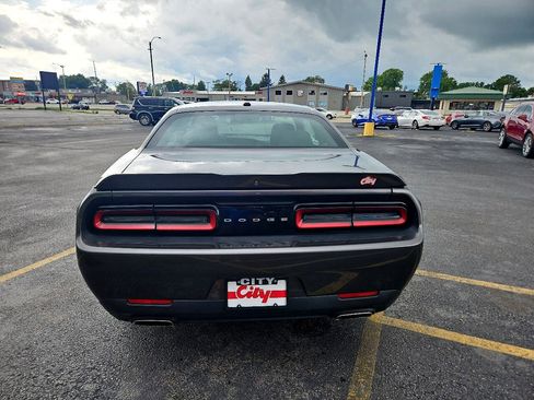 Used 2021 Dodge Challenger SXT image 4