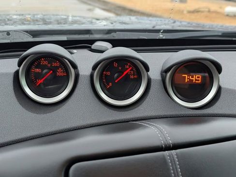 Used 2016 Nissan 370Z Base image 17