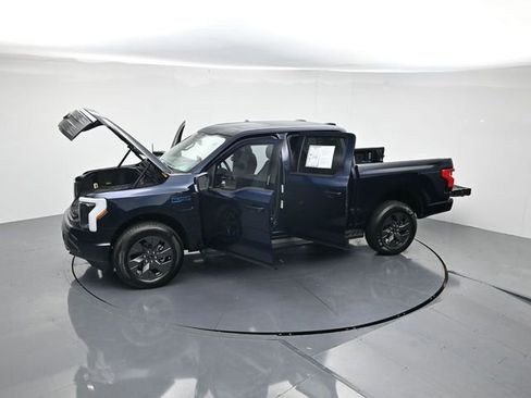 Used 2024 Ford F150 Lightning Lariat image 42