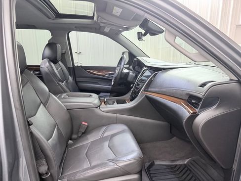 Used 2020 Cadillac Escalade Luxury w/ LPO, Radiant Package AWD/4WD image 42