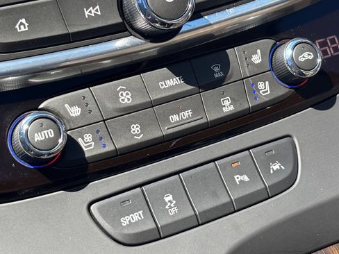 Used 2018 Buick LaCrosse Premium w/ Sun and Shade Package AWD/4WD image 28