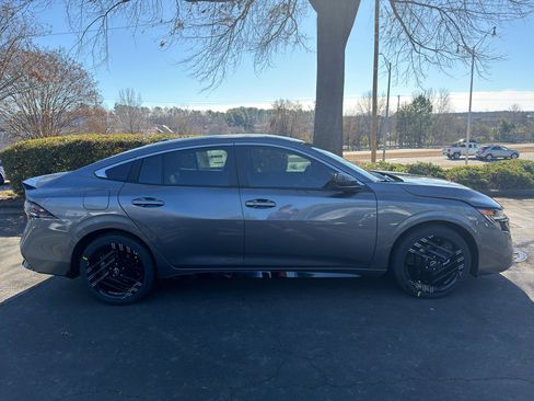 New 2026 Nissan Sentra SR w/ Floor Mat Package image 8