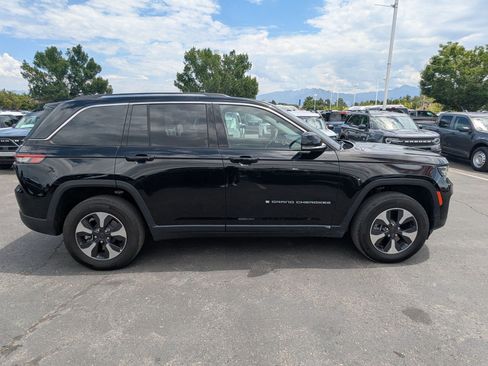 Used 2023 Jeep Grand Cherokee 4WD 4xe image 2
