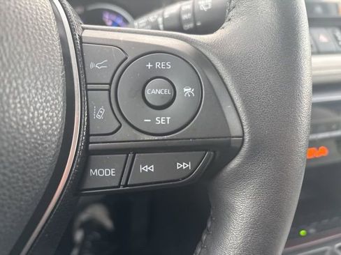 Used 2020 Toyota RAV4 Limited image 17