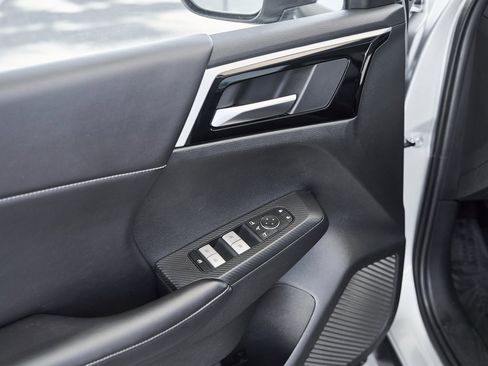 Used 2024 Mitsubishi Outlander SE image 19