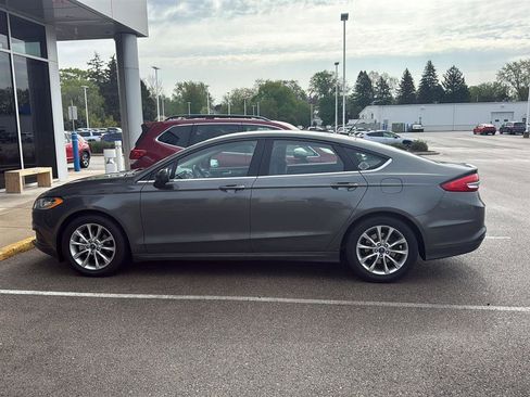 Used 2017 Ford Fusion SE FWD image 14