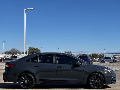 Used 2024 Toyota Corolla SE image 3