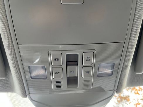 Used 2025 Volkswagen Jetta SE image 23