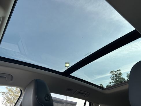 New 2025 Volkswagen Tiguan SE image 20