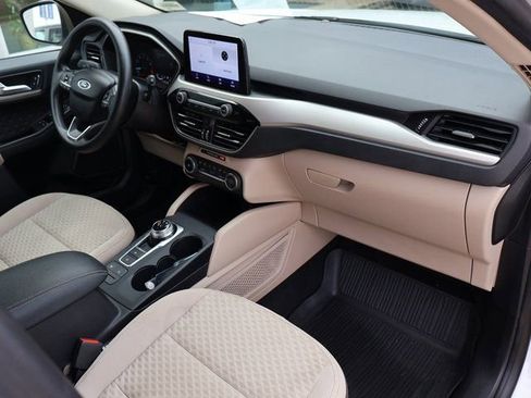 Certified 2020 Ford Escape SE image 17