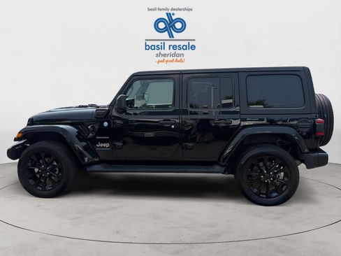 Used 2023 Jeep Wrangler Unlimited Sahara w/ Dual Top Group AWD/4WD image 3