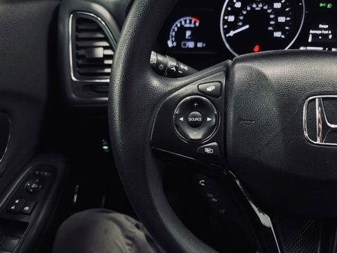 Used 2019 Honda HR-V EX image 23