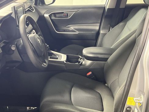 Used 2021 Toyota RAV4 LE image 11