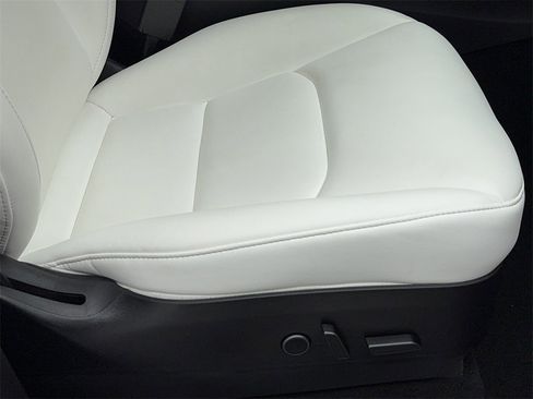 Used 2021 Tesla Model Y 2WD image 48