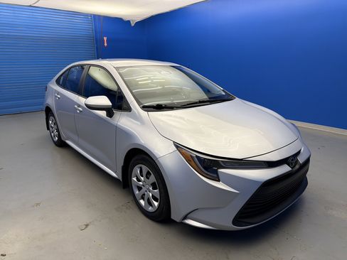 Used 2023 Toyota Corolla LE FWD image 2