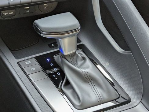 Used 2025 Hyundai Elantra Sport image 16