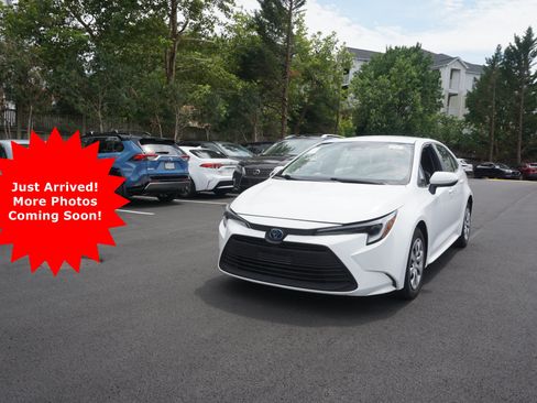 Used 2023 Toyota Corolla LE FWD image 1