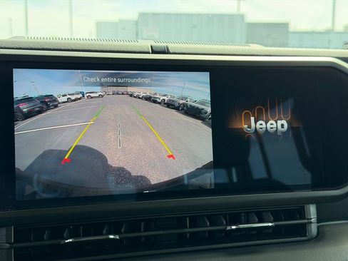 Used 2025 Jeep Wrangler Unlimited Sahara AWD/4WD image 31