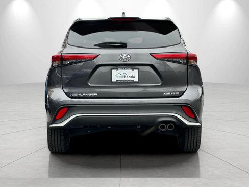 Used 2022 Toyota Highlander XSE AWD/4WD image 7